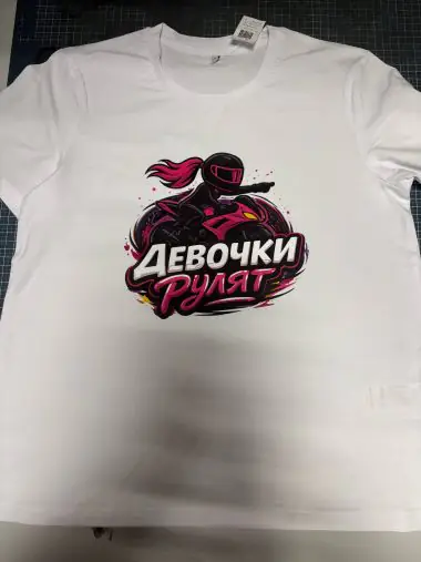 принт на футболке Девочки рулят